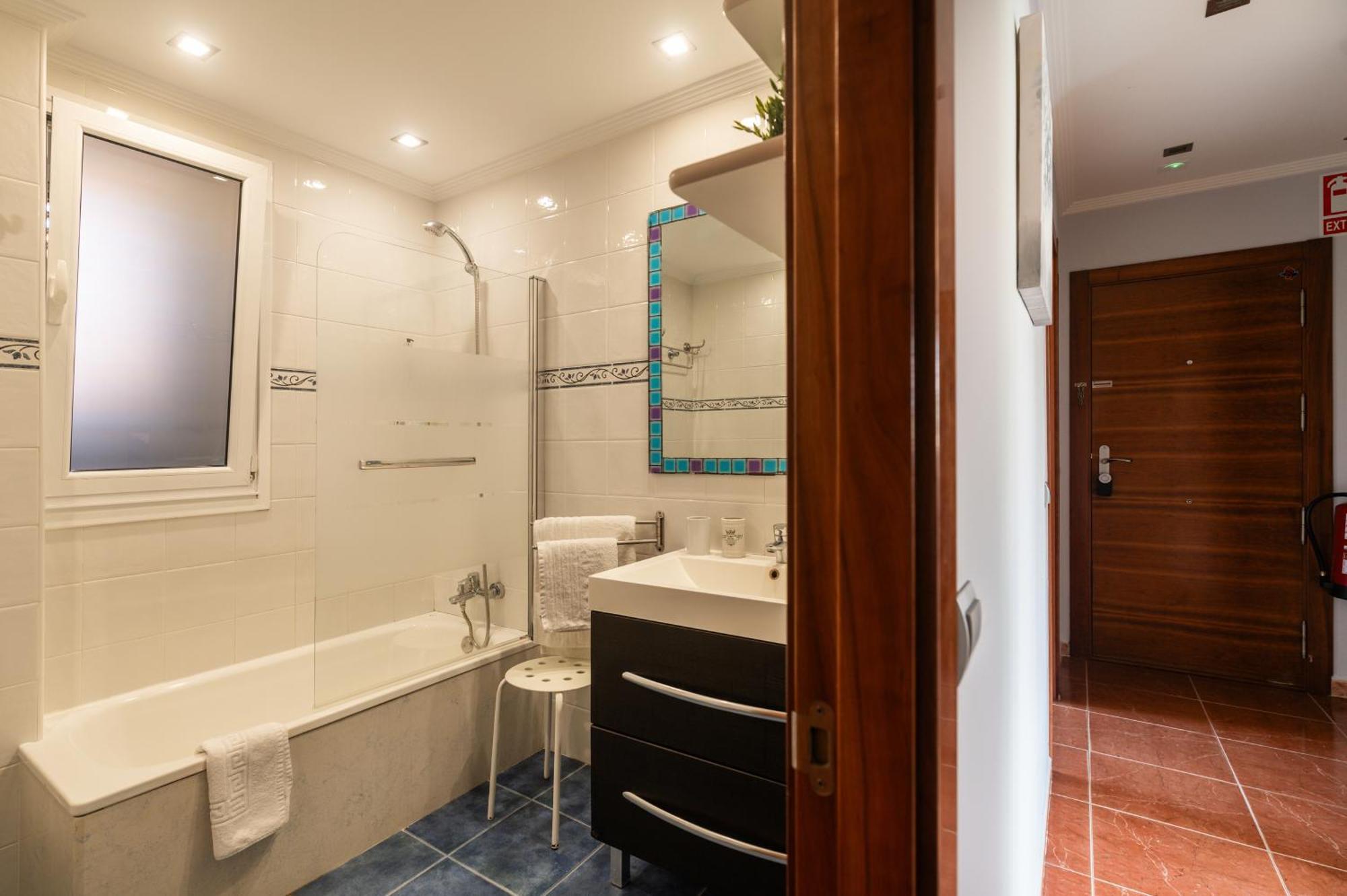 Marina, apartamento a 900 m de la playa en Llanes Exterior foto